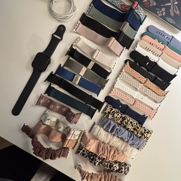 Apple Watch Series 8 + GPS 45mm Aluminum Case with Original Band and Charger - Picture 4 of 16